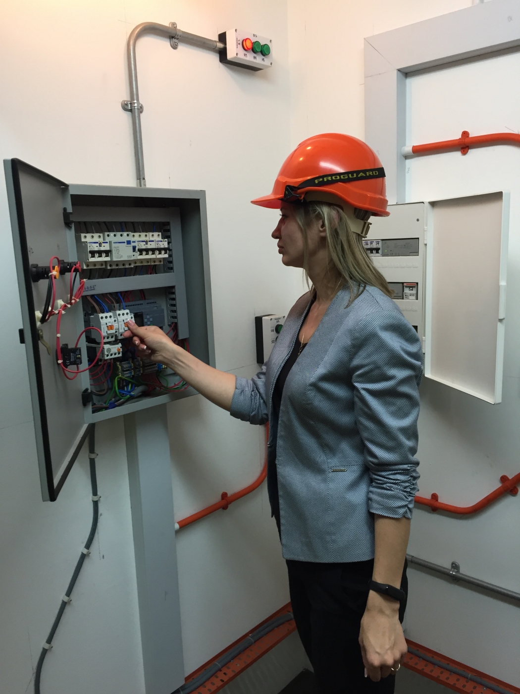 В лабораторії електричних випробувань