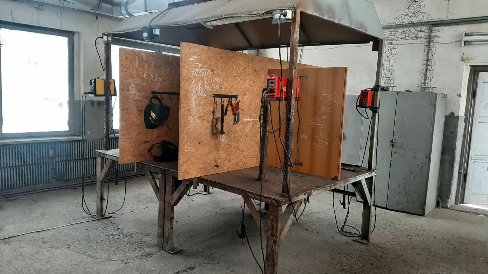 Дільниця ручного дугового зварювання (фото 1)