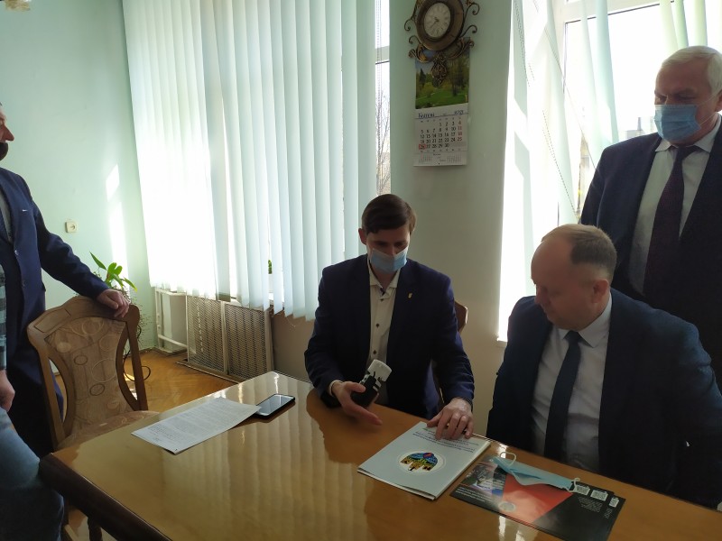 Круглий стіл 4