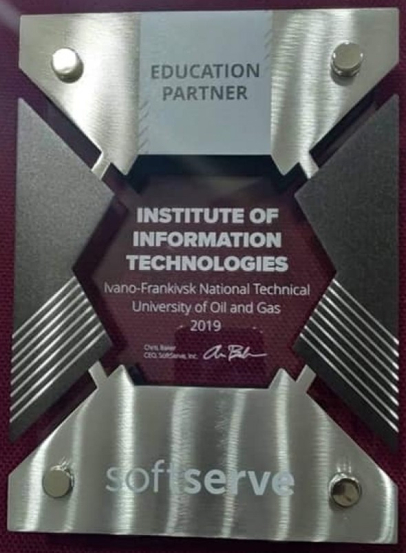 Відзнака співпраці університету з провідною компанією в ІТ-галузі