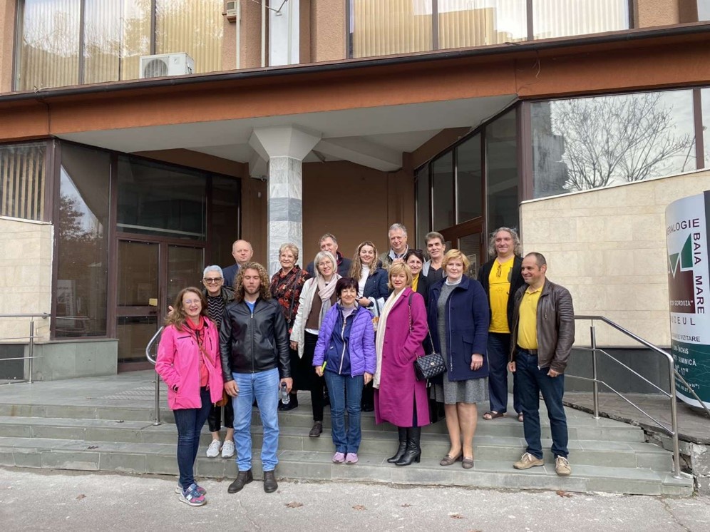 Учасники конференції IIS 2022 біля входу до музею мінералів у Бая-Маре: у тому числі делегати від ІФНТУНГ: Олег Мандрик, Тетяна Кулик, Людмила Архипова, Олег Онисько