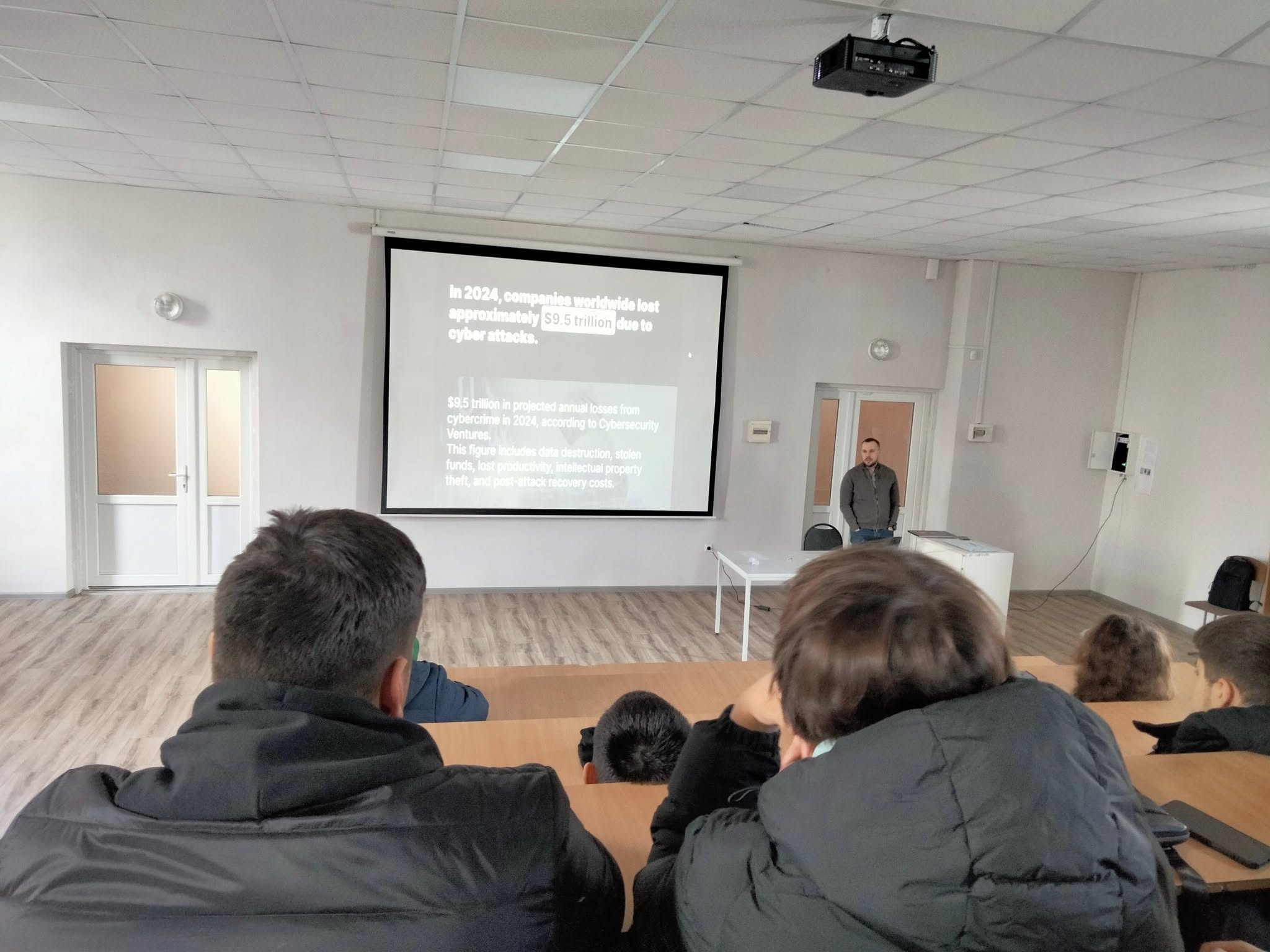 Вчимося у професіоналів з кібербезпеки!