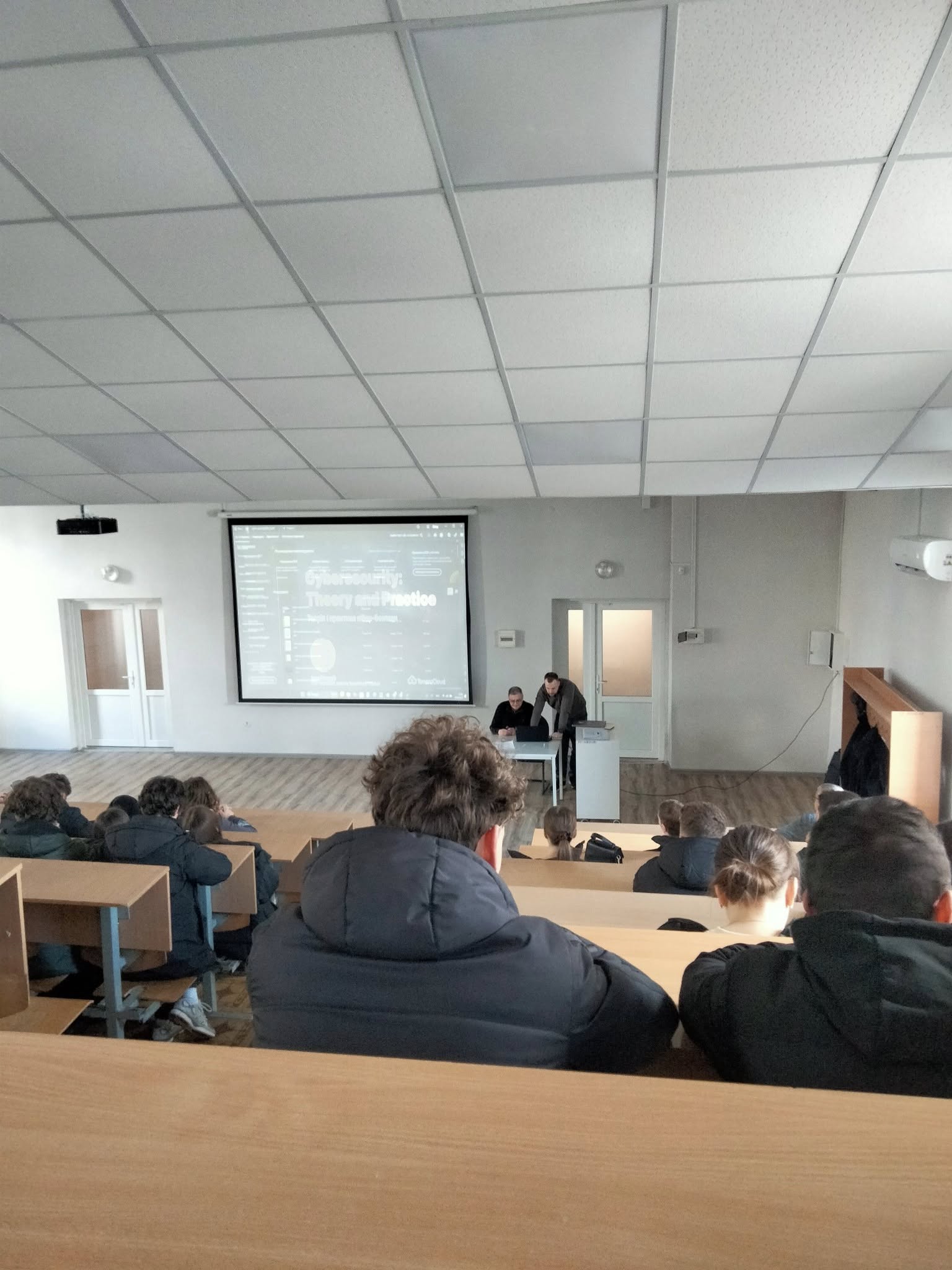 Вчимося у професіоналів з кібербезпеки!