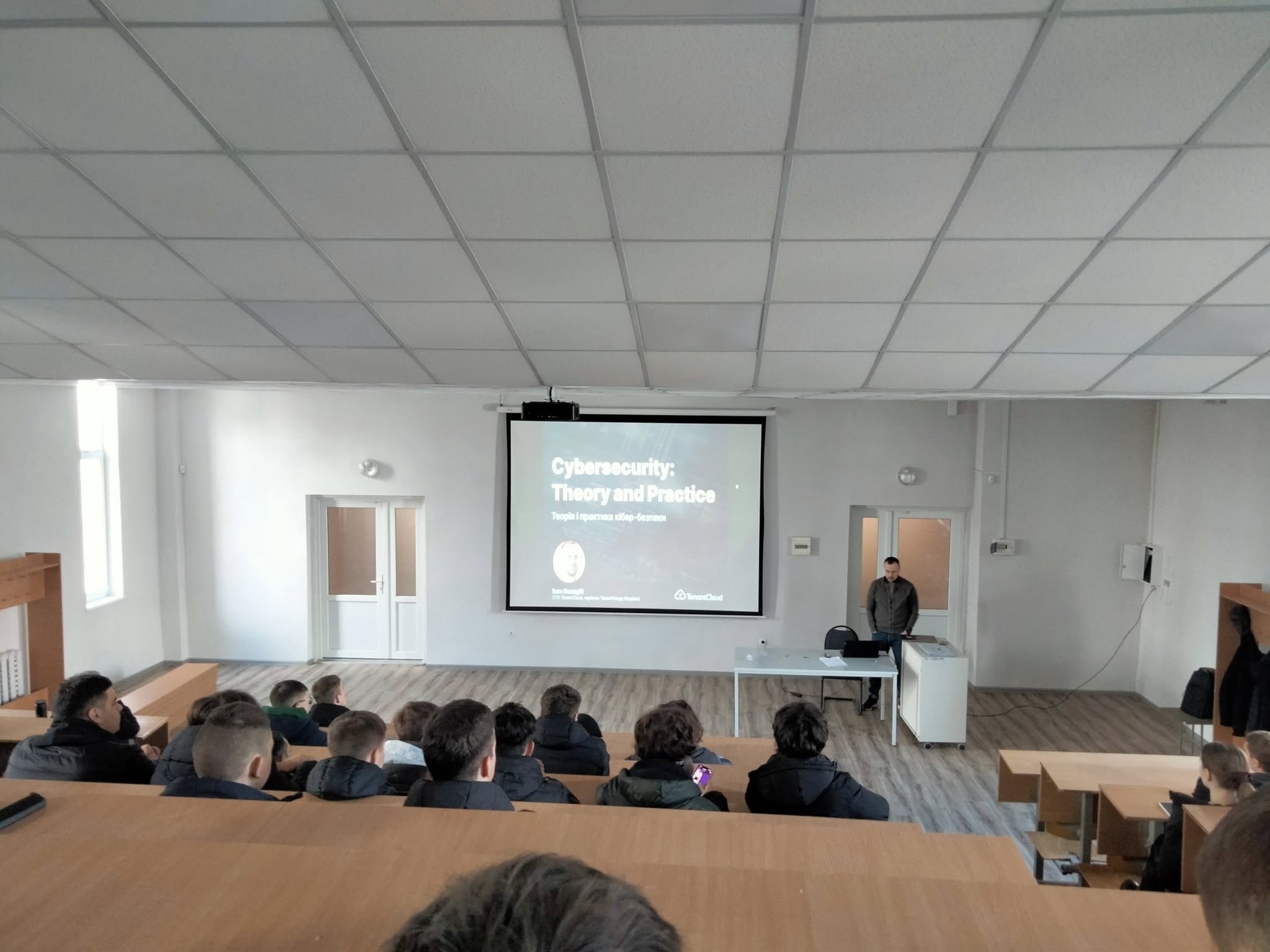 Вчимося у професіоналів з кібербезпеки!