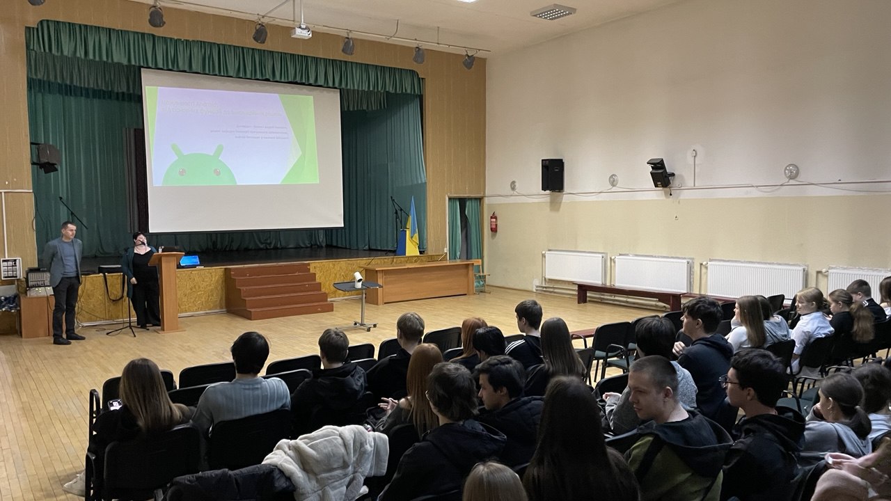 Знайомство з ІТ-професіями: кафедра інженерії програмного забезпечення провела профорієнтаційну зустріч для ліцеїстів
