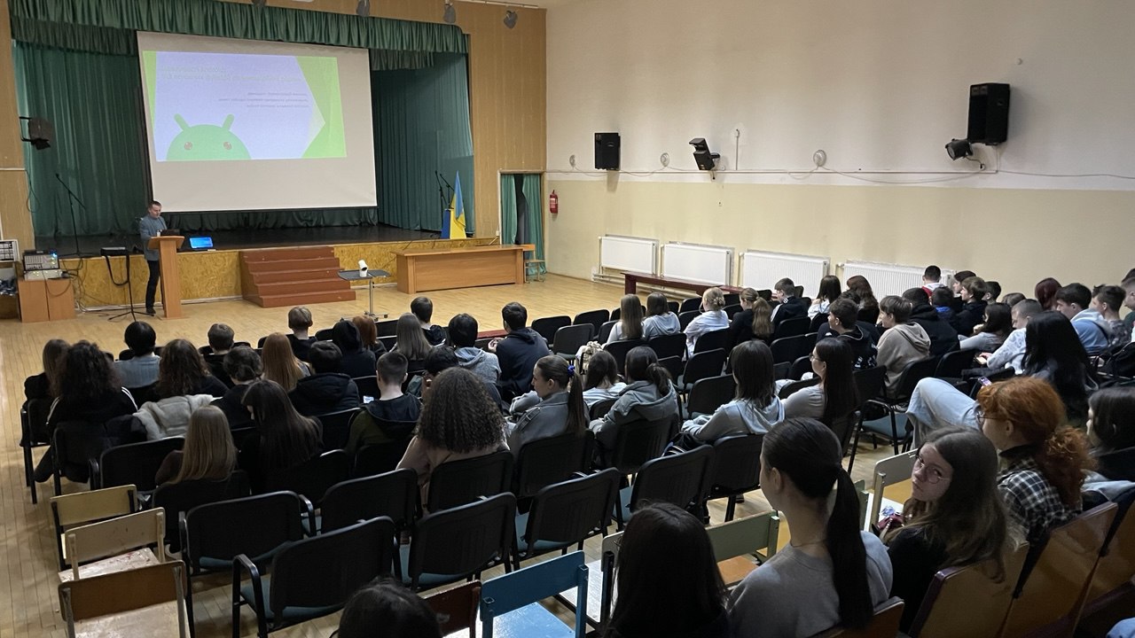 Знайомство з ІТ-професіями: кафедра інженерії програмного забезпечення провела профорієнтаційну зустріч для ліцеїстів