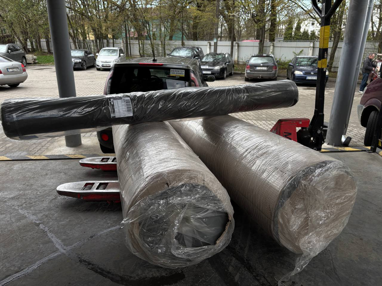 ПІДТРИМКА ФРОНТУ ПІД ЧАС НАУКОВОЇ ПОДІЇ: ЯК УЧАСНИКИ КОНФЕРЕНЦІЇ СПРИЯЛИ ДОПОМОЗІ ЗАХИСНИКАМ