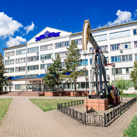 ІФНТУНГ : професії оновленої України 