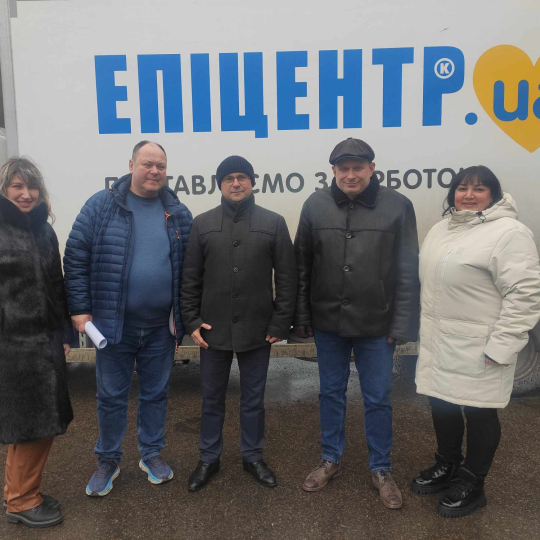 «Епіцентр К» поспішає з подарунками