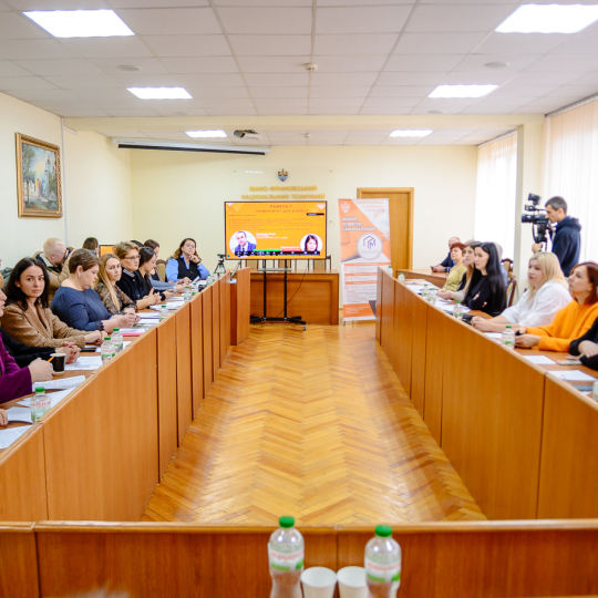 Ринок праці в умовах воєнних викликів: взаємодія ІФНТУНГ з бізнесом та громадським сектором