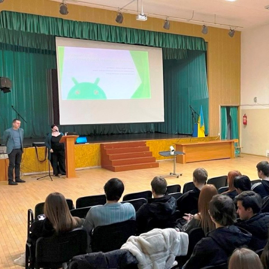 Знайомство з ІТ-професіями: кафедра інженерії програмного забезпечення провела профорієнтаційну зустріч для ліцеїстів