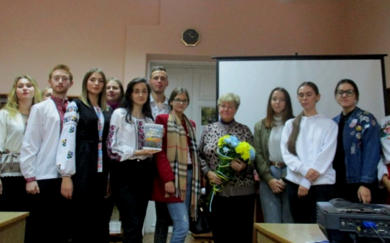 Презентація збірки поезій Олексія Курінного «Живу для України»