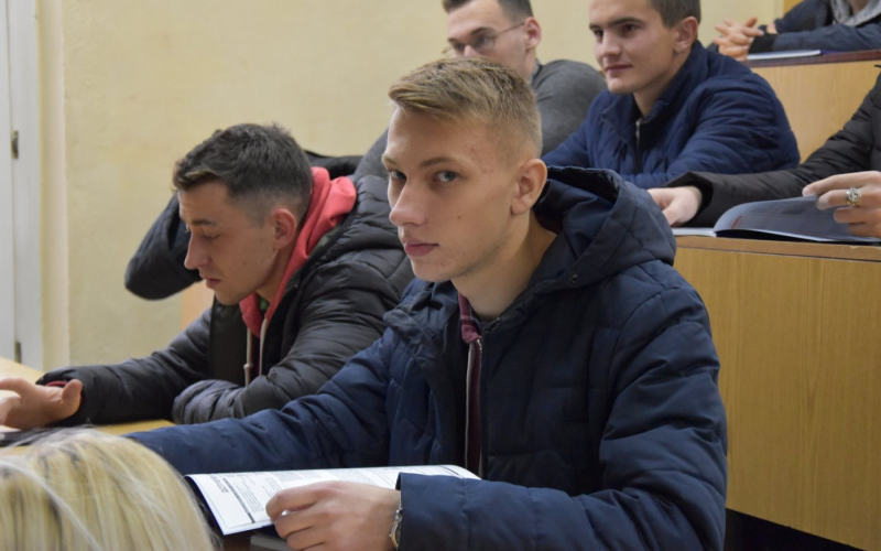 Студенти на презентації від співробітників ВАТРА