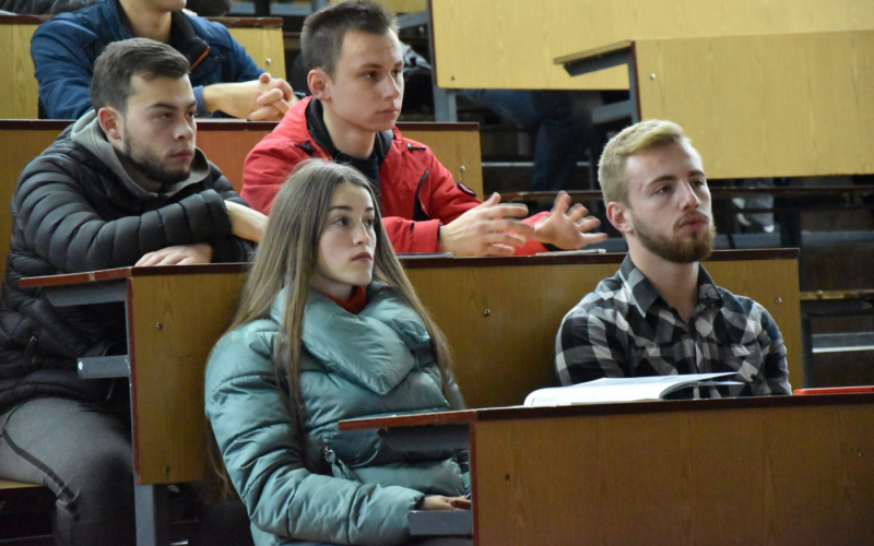 Студенти на презентації від співробітників ВАТРА