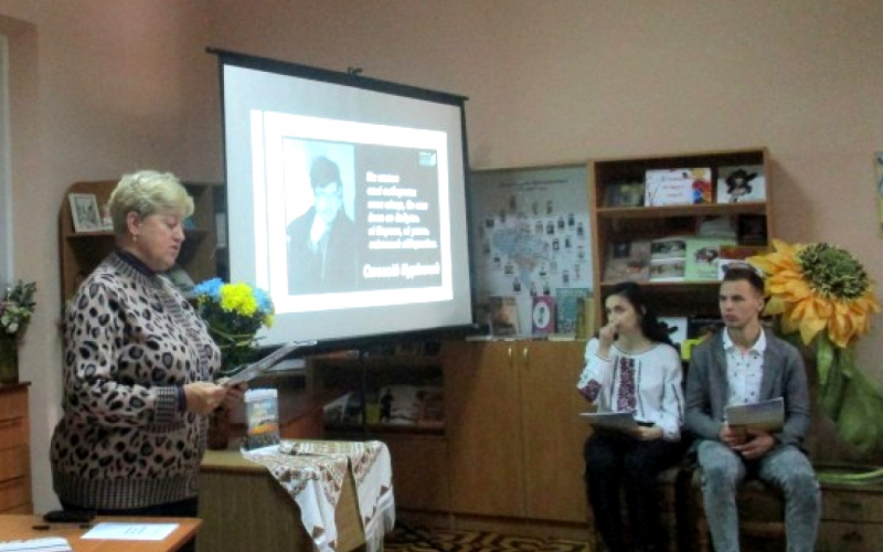 Презентація збірки поезій Олексія Курінного «Живу для України»