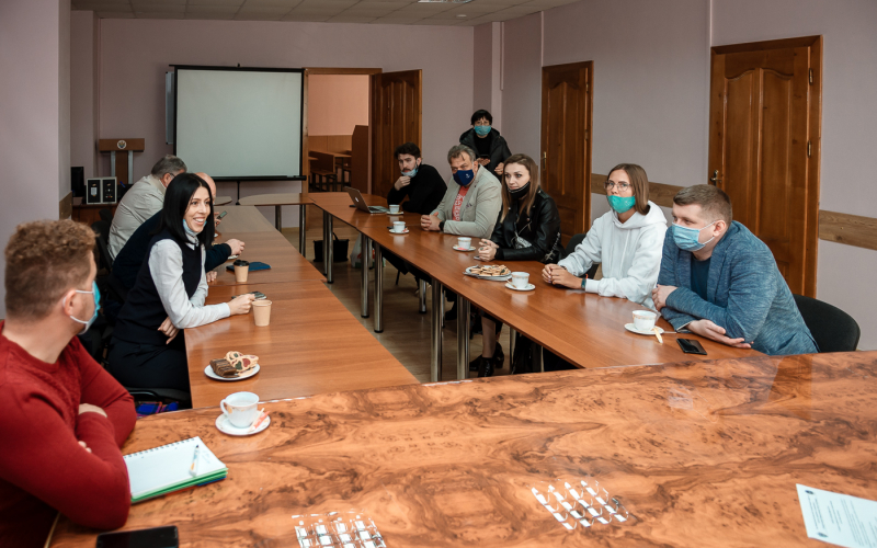 Члени команди Маріупольського Центру малого та середнього бізнесу
