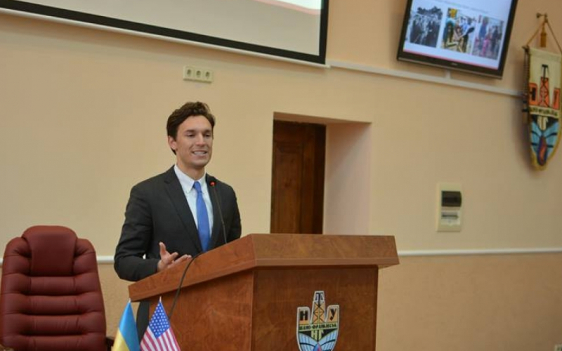 ЗУСТРІЧ З ВОЛОНТЕРОМ КОРПУСУ МИРУ  ЕРІКОМ ФАЙНОМ 