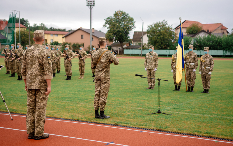 Складання Військової присяги на вірність українському народові.