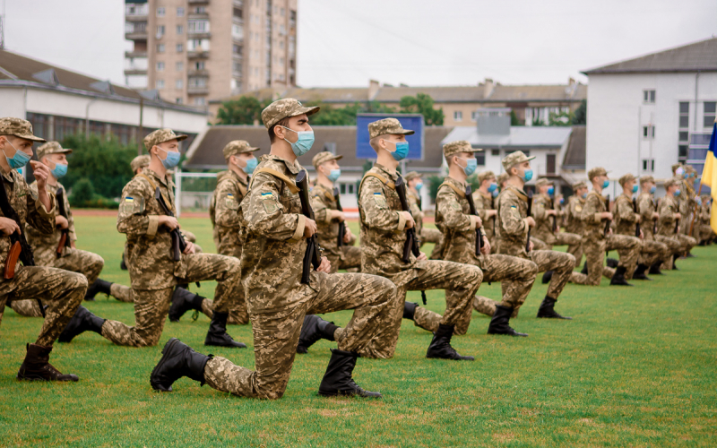 Складання Військової присяги на вірність українському народові.