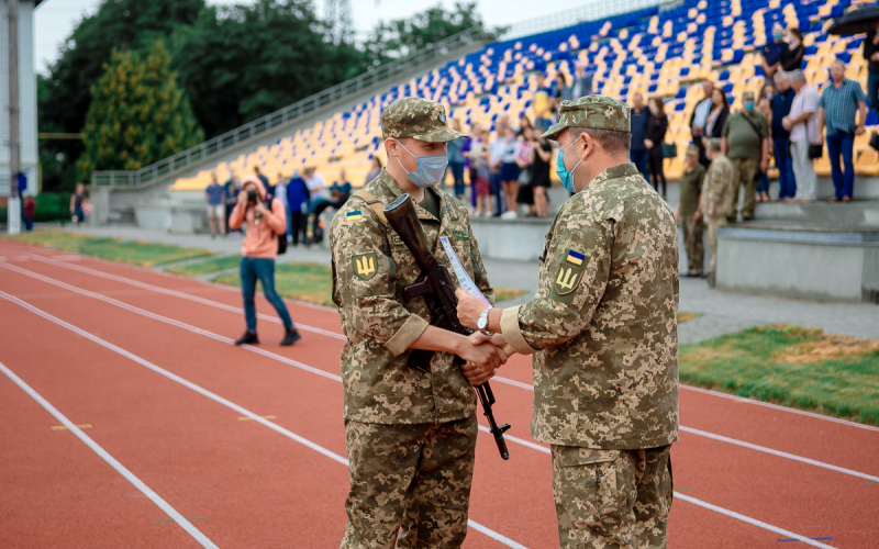 Складання Військової присяги на вірність українському народові.