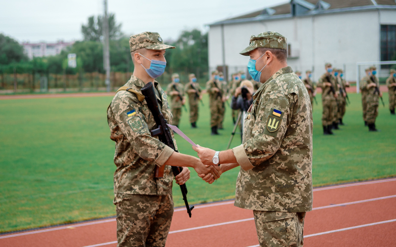 Складання Військової присяги на вірність українському народові.