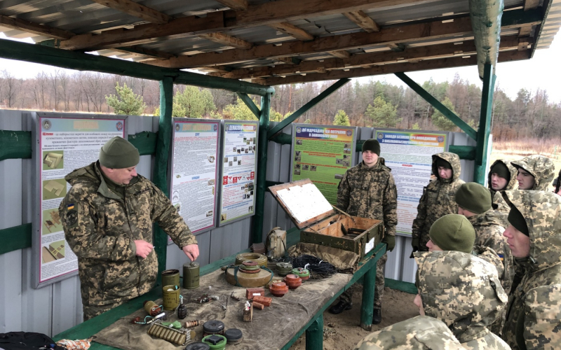 Посилена військова підготовка майбутніх офіцерів.