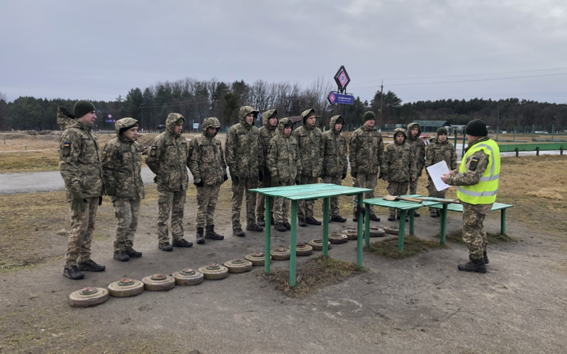 Посилена військова підготовка майбутніх офіцерів.