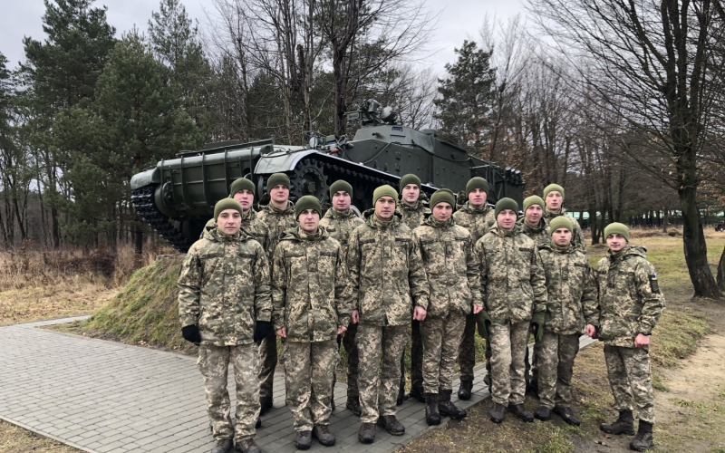 Посилена військова підготовка майбутніх офіцерів.
