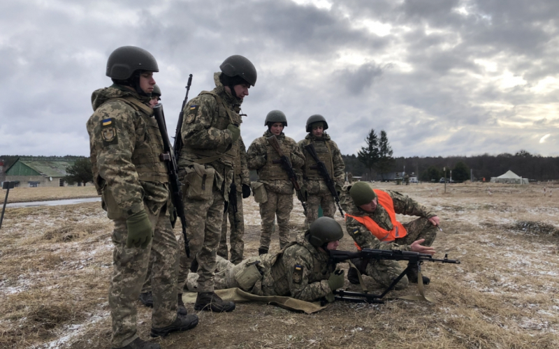 Посилена військова підготовка майбутніх офіцерів.