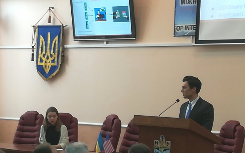 ЗУСТРІЧ З ВОЛОНТЕРОМ КОРПУСУ МИРУ  ЕРІКОМ ФАЙНОМ 
