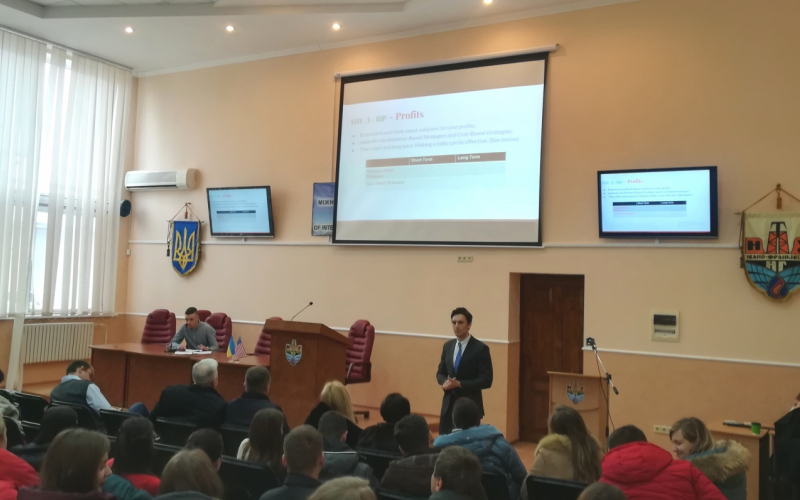 ЗУСТРІЧ З ВОЛОНТЕРОМ КОРПУСУ МИРУ  ЕРІКОМ ФАЙНОМ 