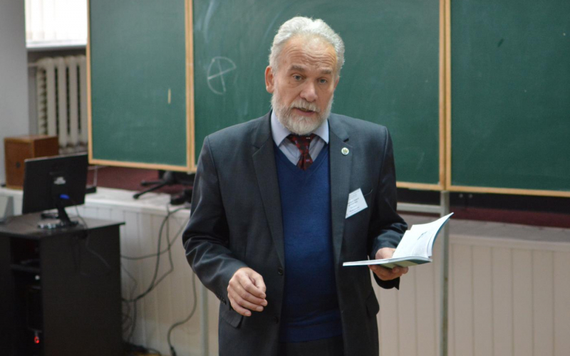 Зі вступним словом про кафедру-ювілярку та ІФО НТШ виступив завідувач кафедри, дійсний член НТШ, професор Василь Мойсишин