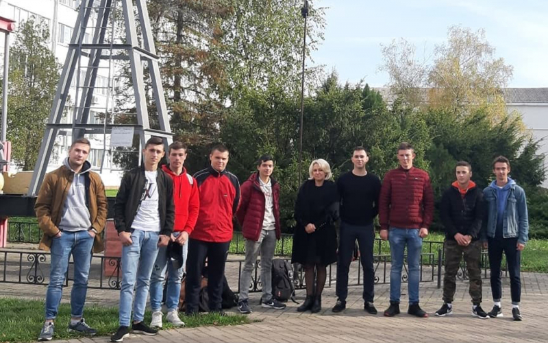 Перед головним корпусом ІФНТУНГ