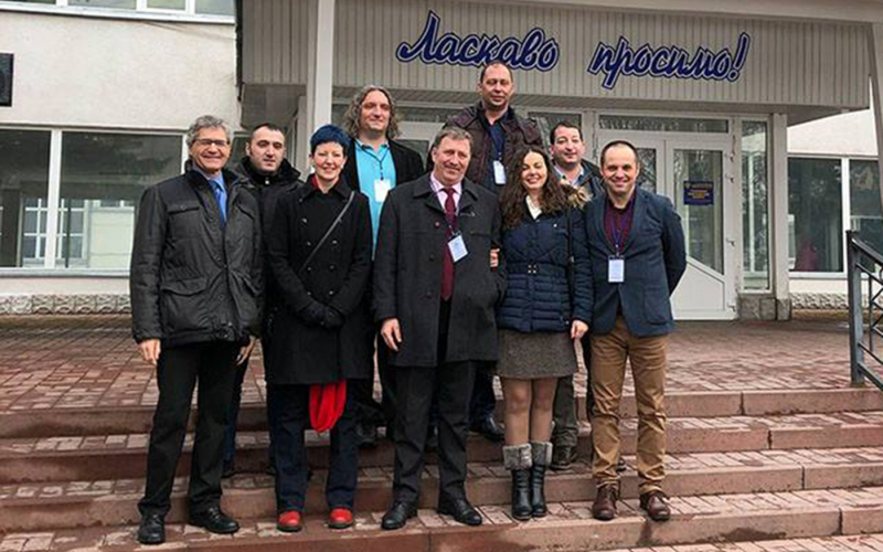 Іноземні учасники конференції Зліва-направо Рольф Юнг (Німеччина), Ден Йовановіч, Драгана Дімітрієвіч –Йовановіч, Предраг Живковіч (Сербія), Олі Чівер (Руміня), Весна і Бране Родіч (Боснія і Герцеговина), Душан Петковіч (Сербія), Крістіан Барц (Руміня).