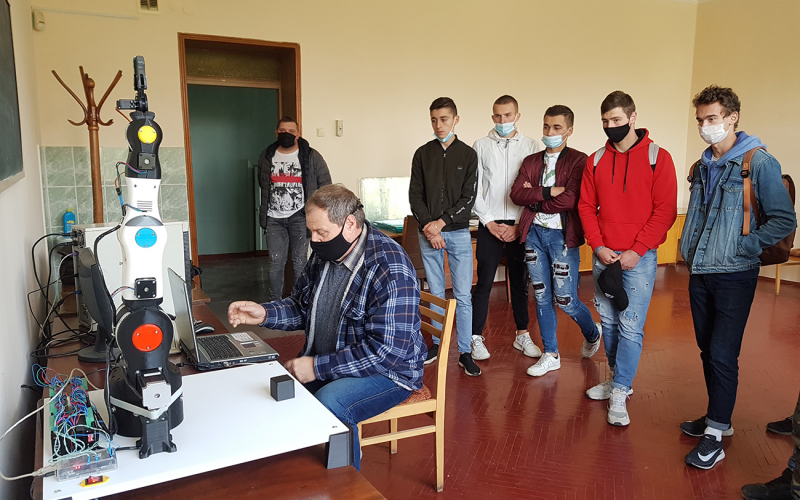 В лабораторії мехатроніки кафедри КМВ