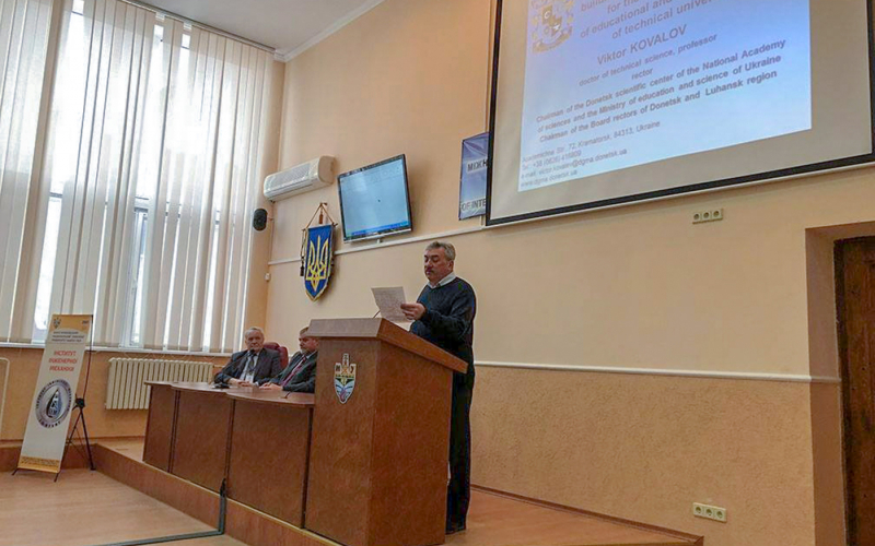 Привітальне слово від учасників конференції. Ректор Донбаської машинобудівної академії  Віктор Ковальов.