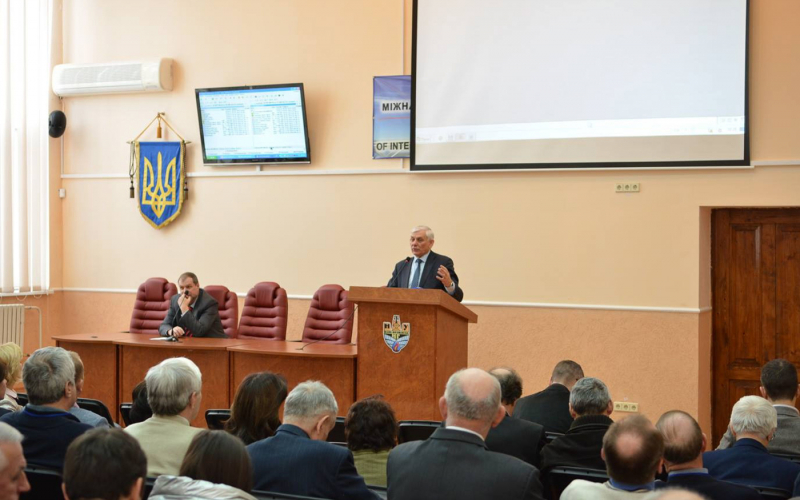 Привітальне слово учасникам конференції. Ректор Євстахій Крижанівський.