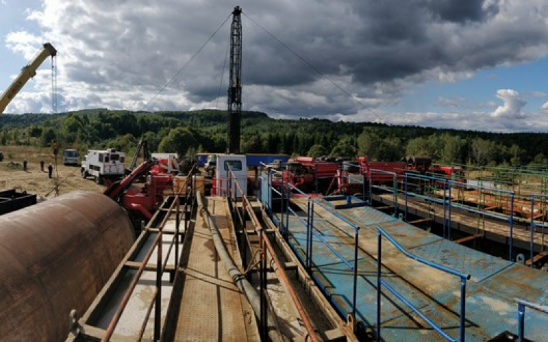 Проведення операції потужного гідророзриву пласта ( НГВУ «Долинанафтогаз»)