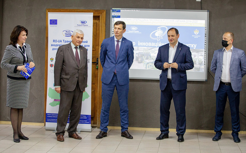 Керівниця проєкту Шкіца Л.Є, ректор ІФНТУНГ Крижанівський Є.І., голова Івано-Франківської обласної ради Сич О.М., міський голова Івано-Франківська Марцінків Р.Р., заступник директора ІІМ Василишин В.Я. 