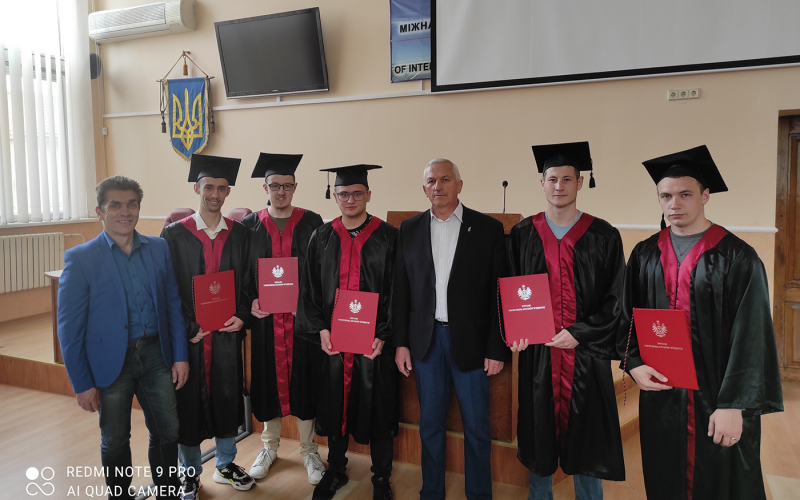 Вручення дипломів