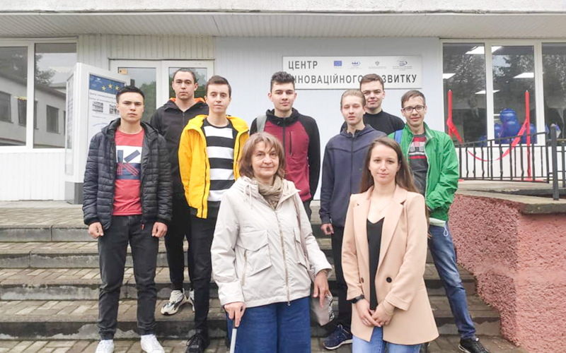 Студенти КЕП разом з викладачами