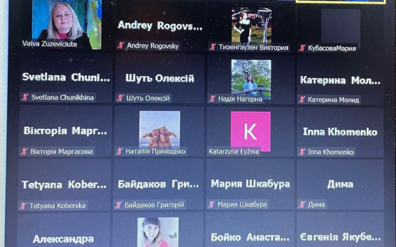 19 листопада під егідою МОН України на базі національного університету «Чернігівська політехніка» відбулась міжнародна науково-практична конференція «Соціальні інновації в контексті реформаційних змін». В рамках заходу було проведено низку дискусійних платформ, присвячених новітнім підходам у сфері соціальних інновацій. З доповіддю «Практичні аспекти адаптації дуальної освіти в закладах вищої освіти» виступила д.е.н.Перевозова І.В., завідувачка кафедри підприємництва та маркетингу, координаторка дуальної ос