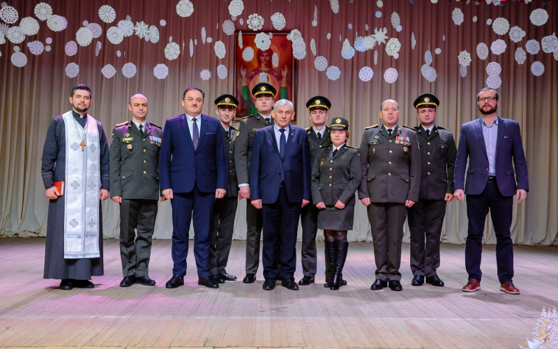 УКРАЇНСЬКА АРМІЯ ПОПОВНИЛАСЬ ОФІЦЕРАМИ-МАГІСТРАМИ!