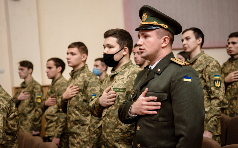 УКРАЇНСЬКА АРМІЯ ПОПОВНИЛАСЬ ОФІЦЕРАМИ-МАГІСТРАМИ!