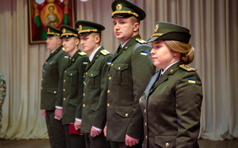 УКРАЇНСЬКА АРМІЯ ПОПОВНИЛАСЬ ОФІЦЕРАМИ-МАГІСТРАМИ!