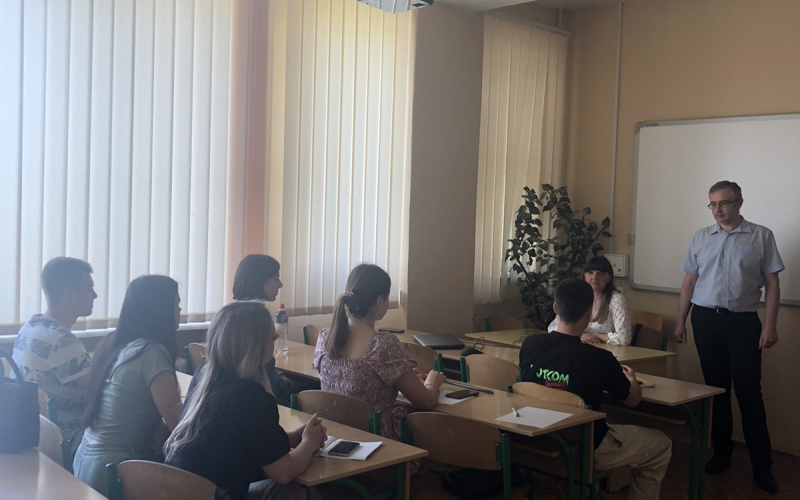 Гостьова лекція ангійською мовою для студентів ОП "Міжнародна економіка " з дисципліни "Міжнародна економічна діяльність"  речника Генерального консульства України в Німеччині (м.Гамбург) Александра Блюмеля