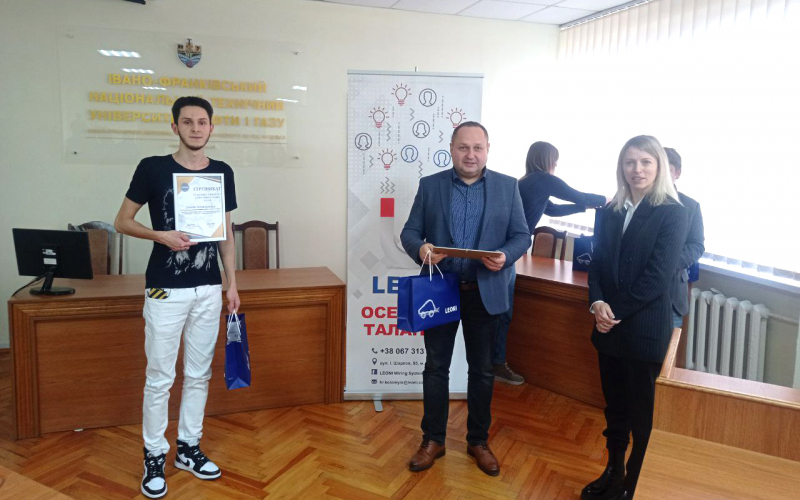 Вручення сертифікатів