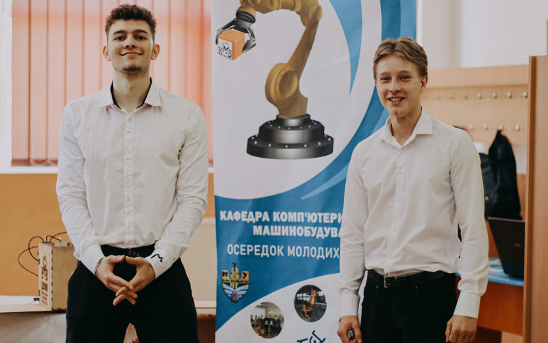 Ведучі Ігор Ніколенко та Олександр Тишко