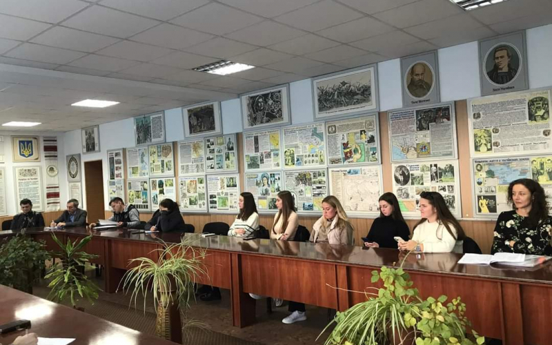 РОБОТА З МАГІСТРАМИ