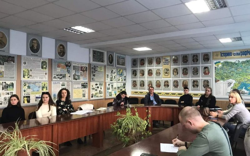 РОБОТА З МАГІСТРАМИ